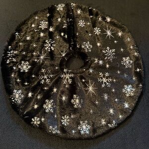 Black mini Tree Skirt with Silver Snowflakes